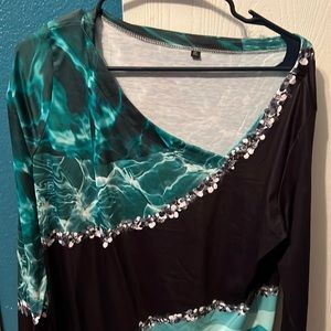 Size XLarge very pretty top never worn